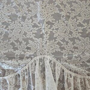 Vintage Scalloped Lace Ruffled Valance